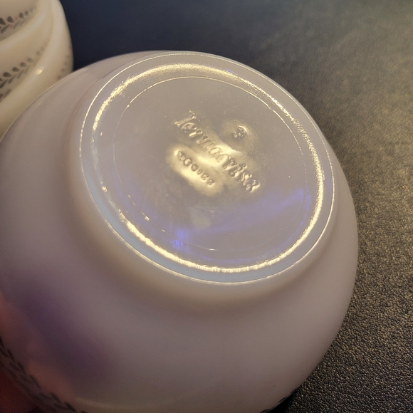 7 x vintage 1970s Termocrisa Milk Glass cereal bowls - Picture 3 of 4